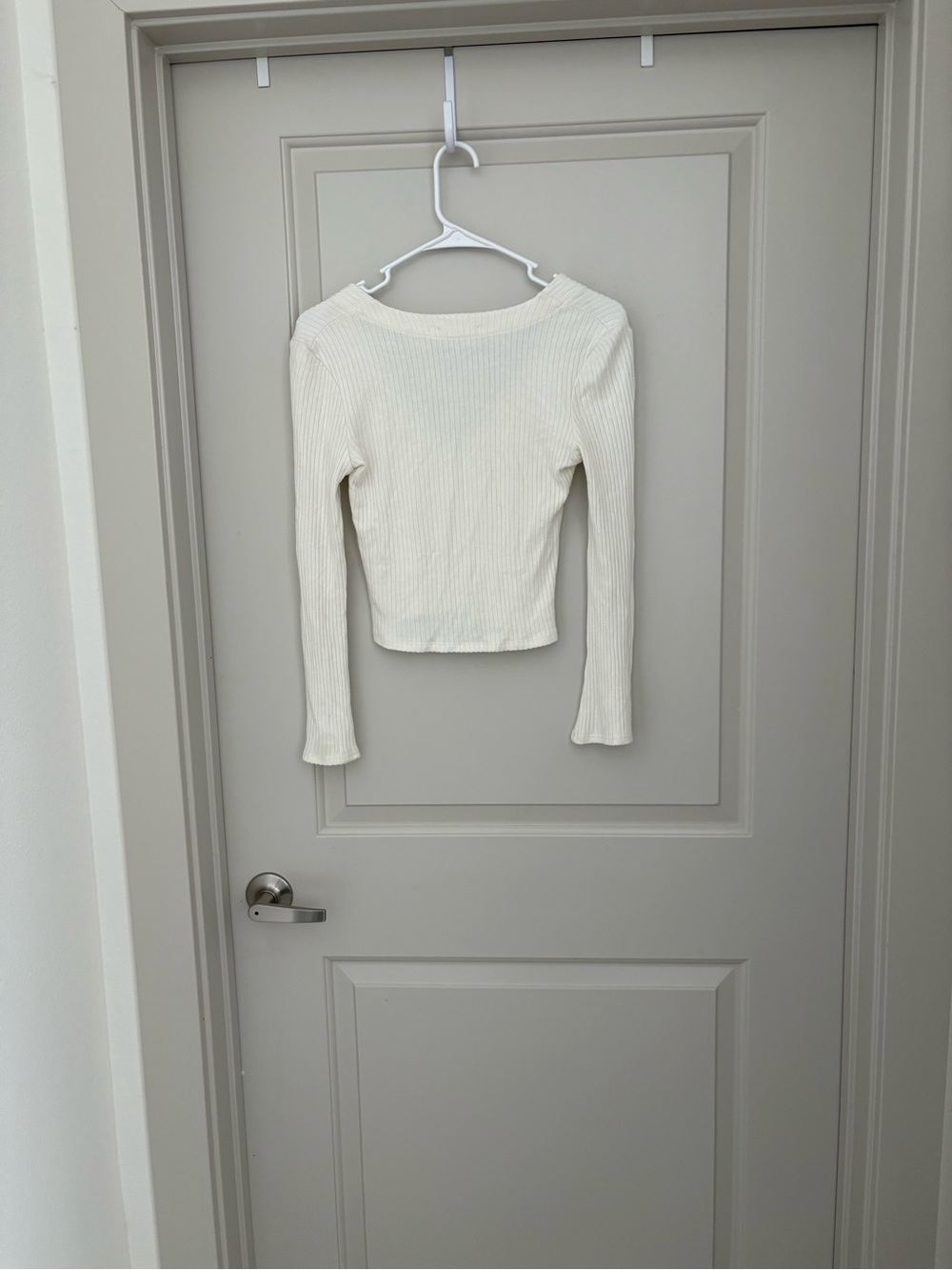Reformation Cream Ribbed V-Neck Button-Front Top Size S - Picture 2 of 6